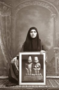 07. Shadi GHADIRIAN photographie série:Qajar #15 - 2001 - Cprint - Noir et (...)