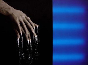 Daniele BUETTI - Hand with blue 2003 - Tirage photo sur aluminium perforés - (...)