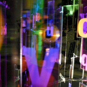 03. Martin RICHMAN (1961-Gb) - Kerning Mobile - 2009 - Dichroic Perspex, (...)