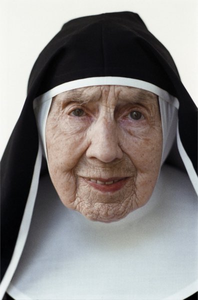 02. Roland FISCHER - « N01 » de la série « Nuns and monks » - Photographie (...)